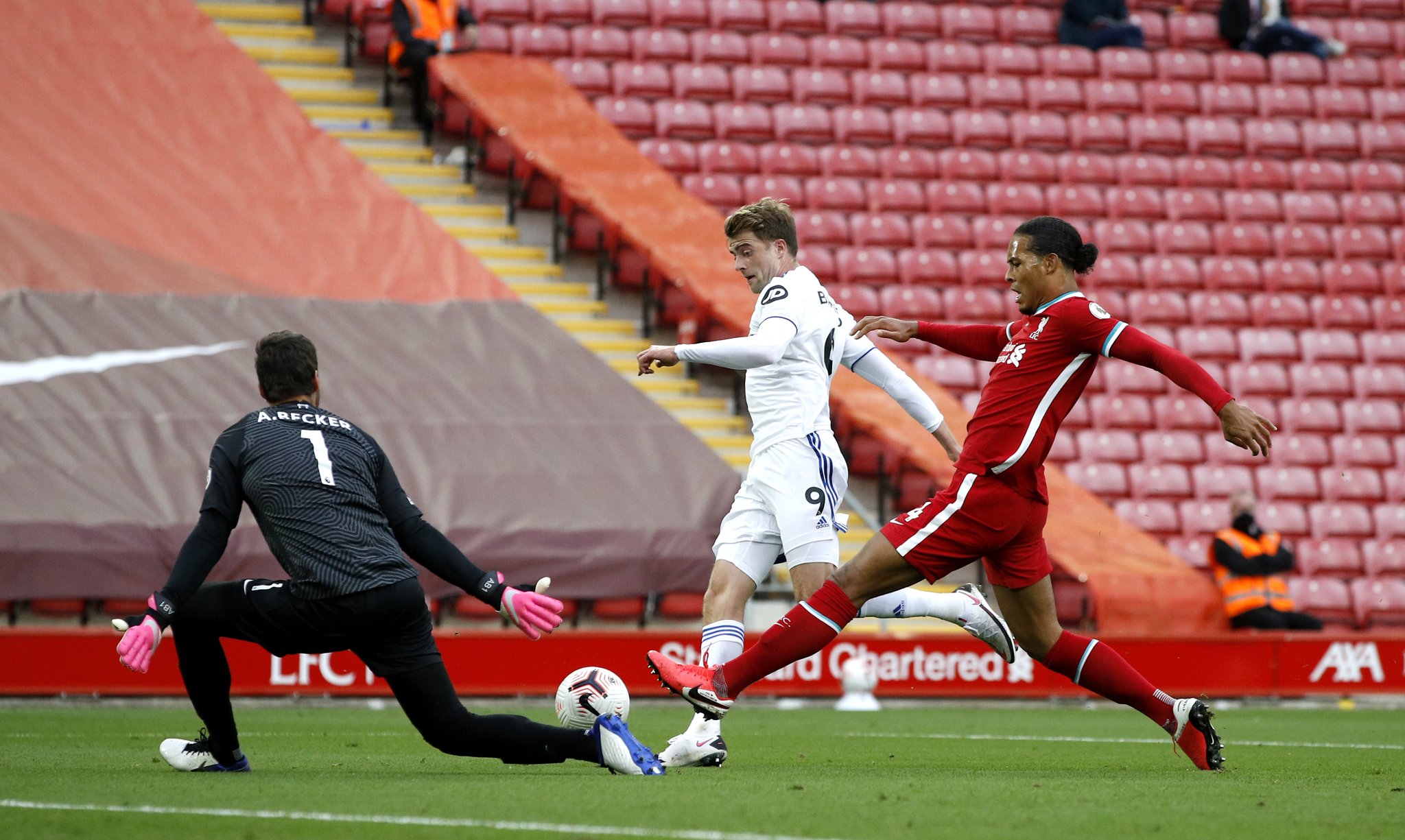 他在防守位 他在防守位